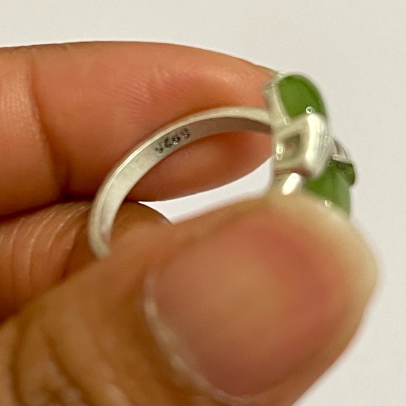 Natural Jade Flower Vintage Ring set in Solid Sterling Silver Band - Picture 5 of 5